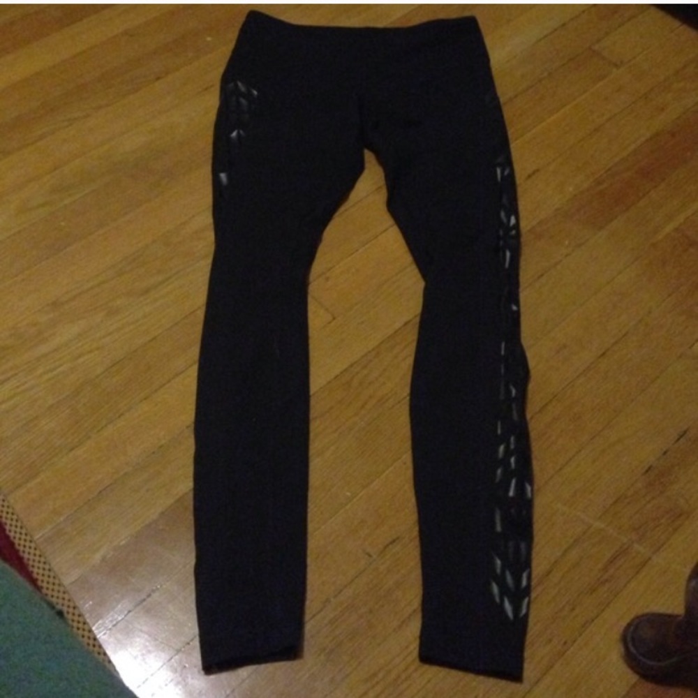 Lululemon wunder under size 8 black print